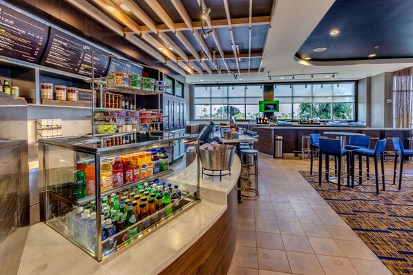 Petit déjeuner et dîner servis sur place, spécialités Cuisine américaine