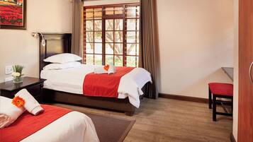 Chalet, 3 Bedrooms, Mobility Accessible | 1 bedroom, in-room safe, iron/ironing board, free WiFi