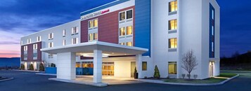 住宿正面 - 傍晚/夜晚