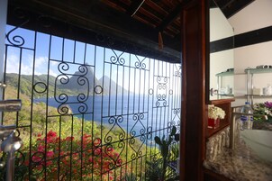 Signature Suite, Ocean View (Bouganvilla Suite) | Bathroom | Shower, hydromassage showerhead, free toiletries, hair dryer