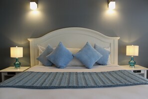 Premium bedding, individually decorated, laptop workspace - Oceanfront Inn at Shelter Cove (Shelter Cove)