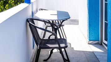Double Room, Garden View | Terrace/patio