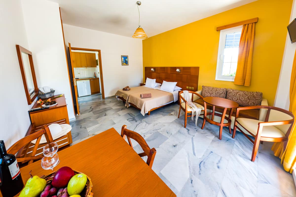 Estúdio standard, vista para o jardim | 1 quarto, roupas de cama premium, escrivaninha, quartos à prova de som