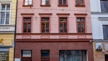 Vista frontal de la propiedad