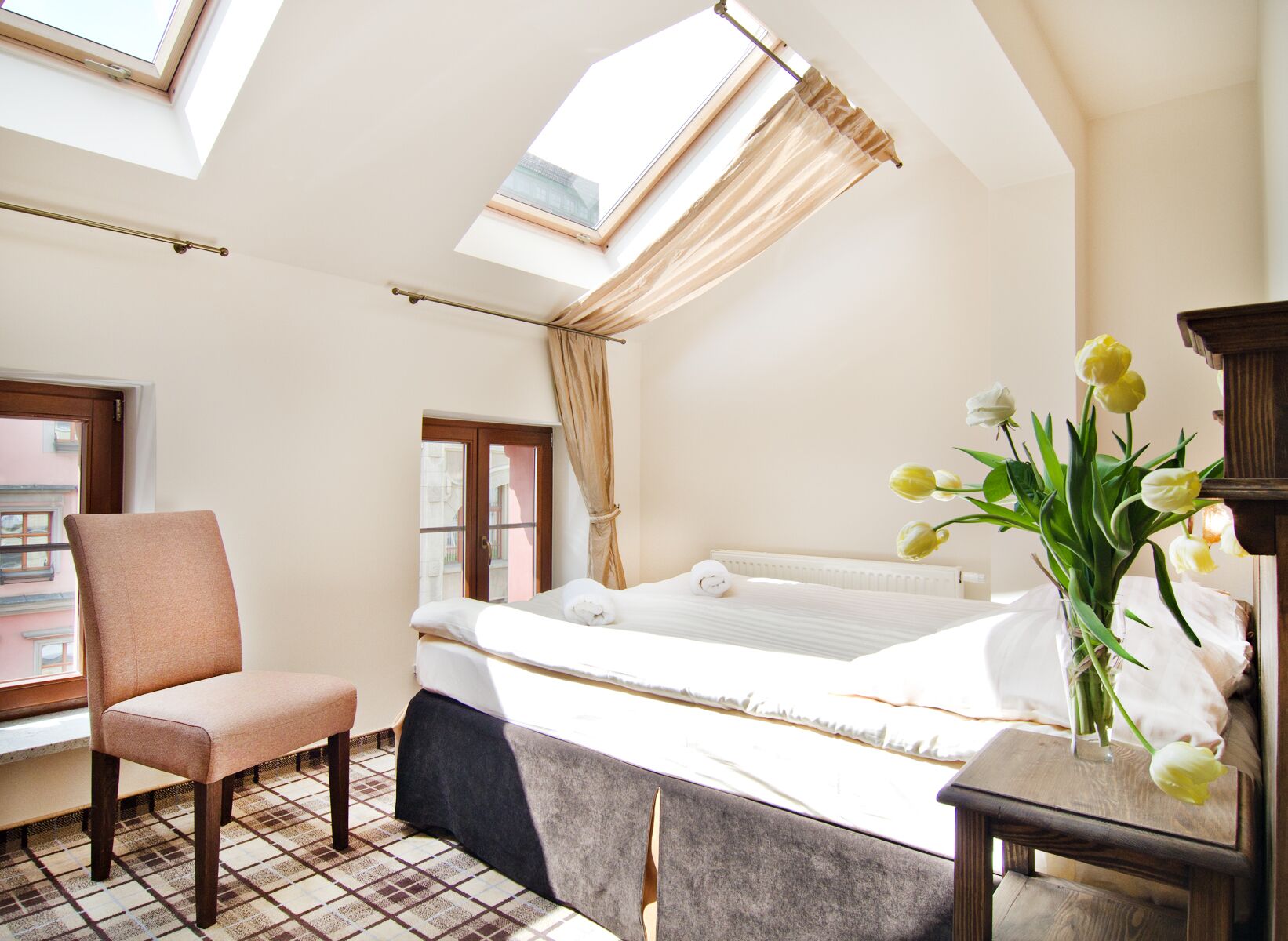 Dobbelt- eller tomannsrom – basic, 1 soverom | Memory foam-senger, safe på rommet og skrivebord