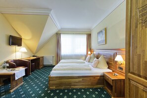 雙人房 | 客房內保險箱、書桌、遮光布/窗簾、免費無線上網