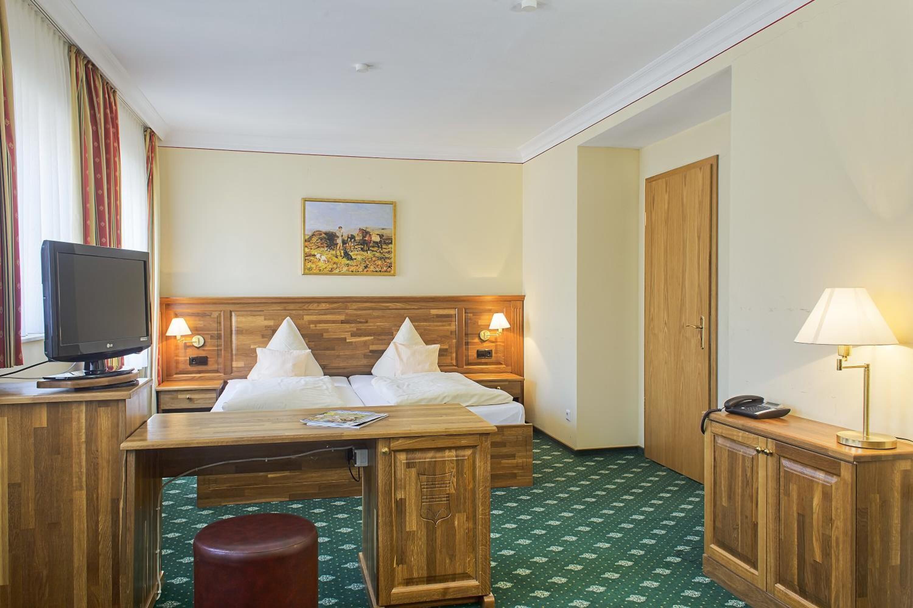 1 bedroom, in-room safe, desk, blackout curtains