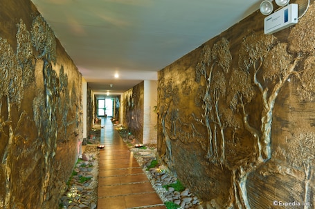 Sauna, steam room, body treatments, hydrotherapy, hot stone massages. Muong Thanh Dien Chau Hotel