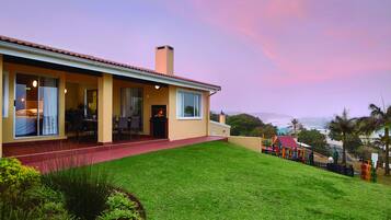 Chalet, 3 Bedrooms, Non Smoking | Premium bedding, in-room safe, desk, iron/ironing board