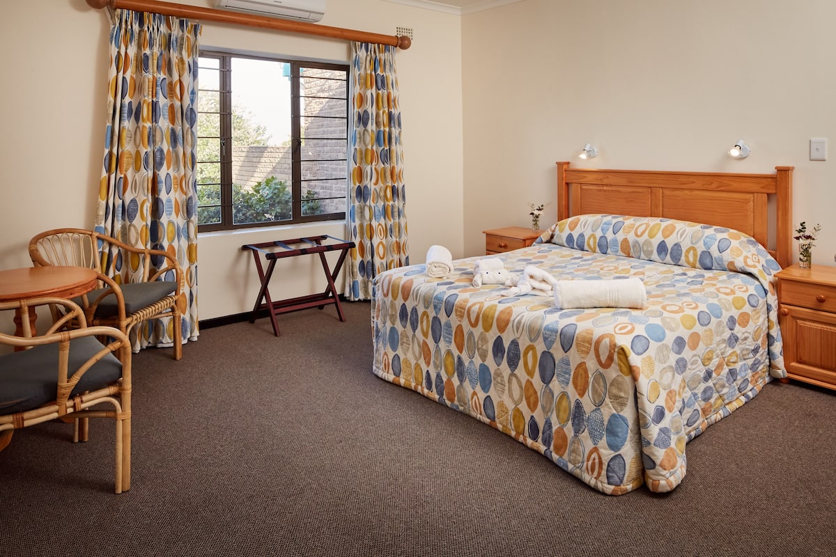 2 bedrooms, premium bedding, in-room safe, individually furnished