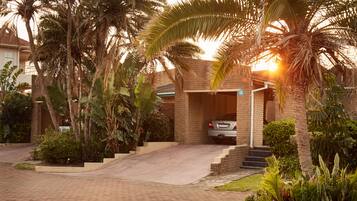 Fachada de la propiedad