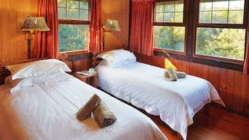 Chalet, 4 Bedrooms, Non Smoking, Patio | 1 bedroom, in-room safe, desk, iron/ironing board