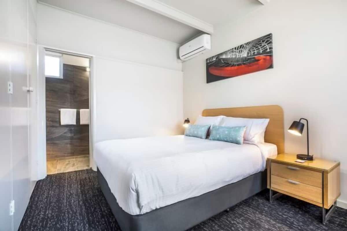 1 chambre, fer et planche Ă repasser, Wi-Fi gratuit, draps fournis