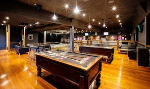 Bar (trong khuôn viên)