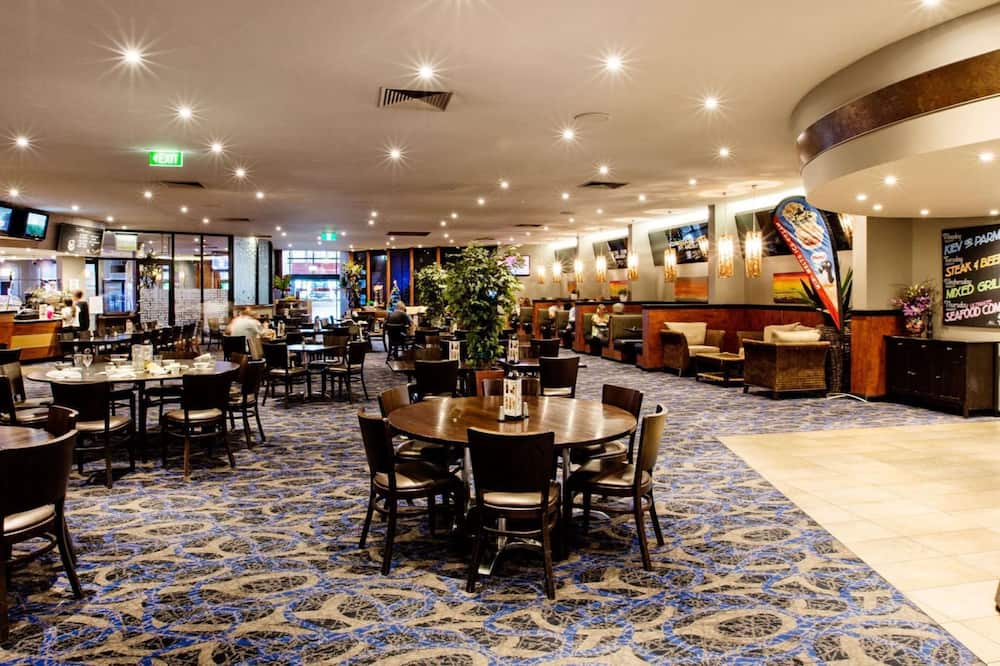 Nightcap at Sandbelt Hotel