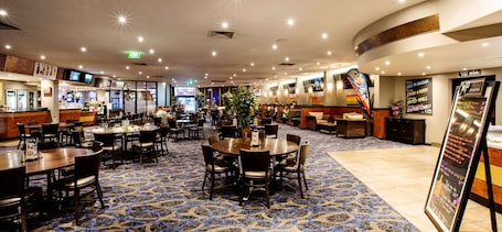 Lunch, dinner served; local cuisine, alfresco dining . Nightcap at Sandbelt Hotel