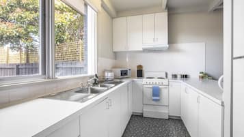 Apartemen, 1 kamar tidur | Dapur pribadi | Lemari es, mesin pembuat kopi/teh, dan ketel listrik
