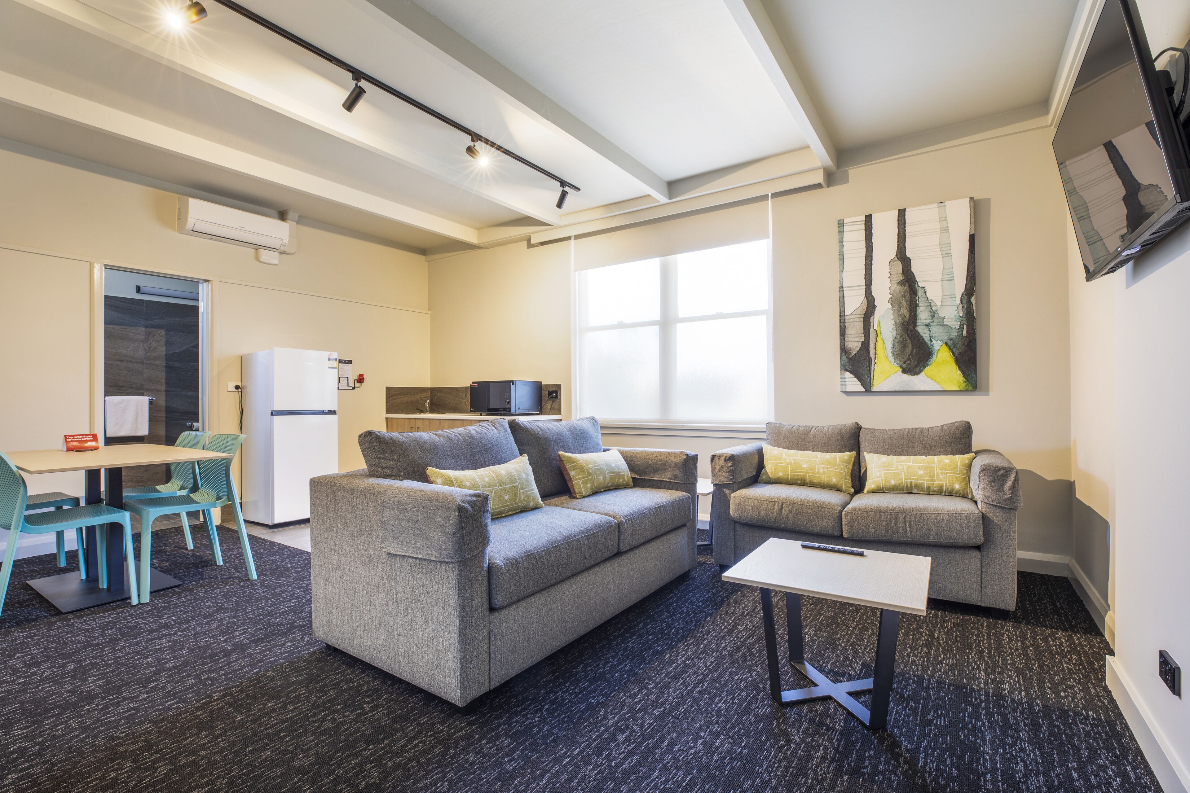 family studio | iron/ironing board, free wifi, bed sheets