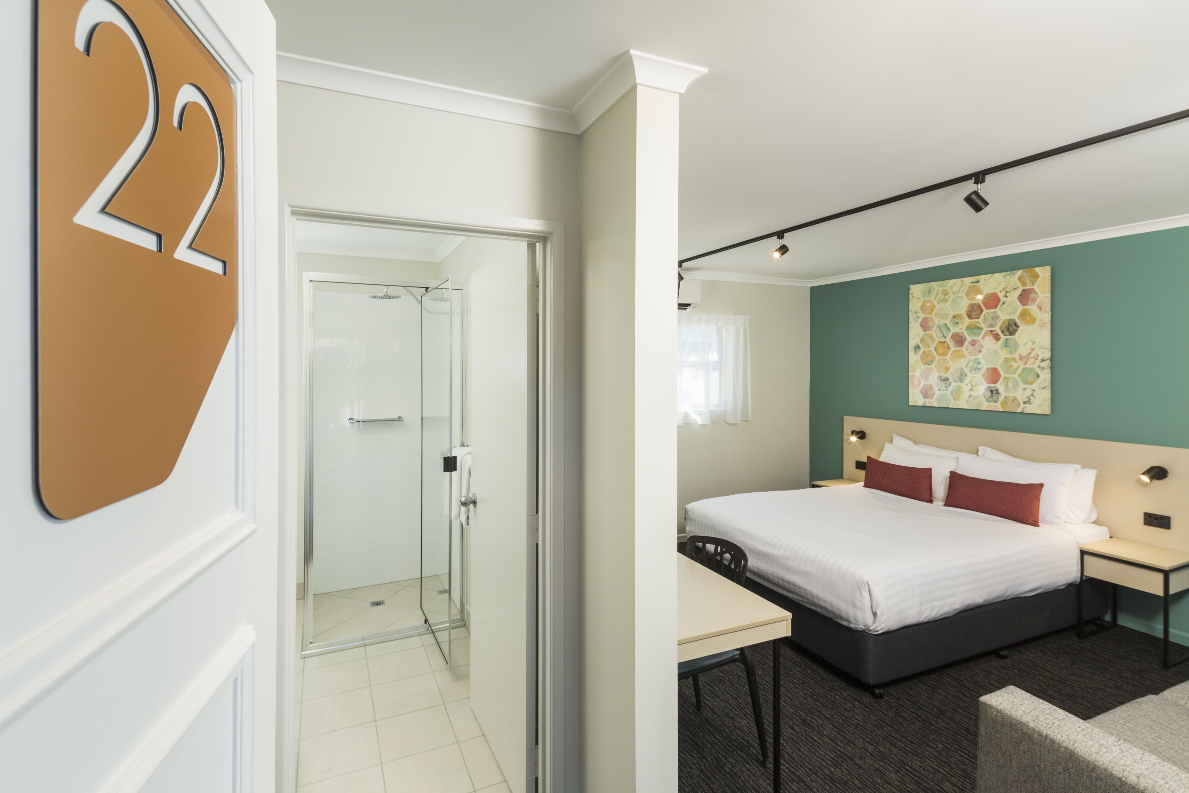 Photo - Nightcap At Balaclava Hotel