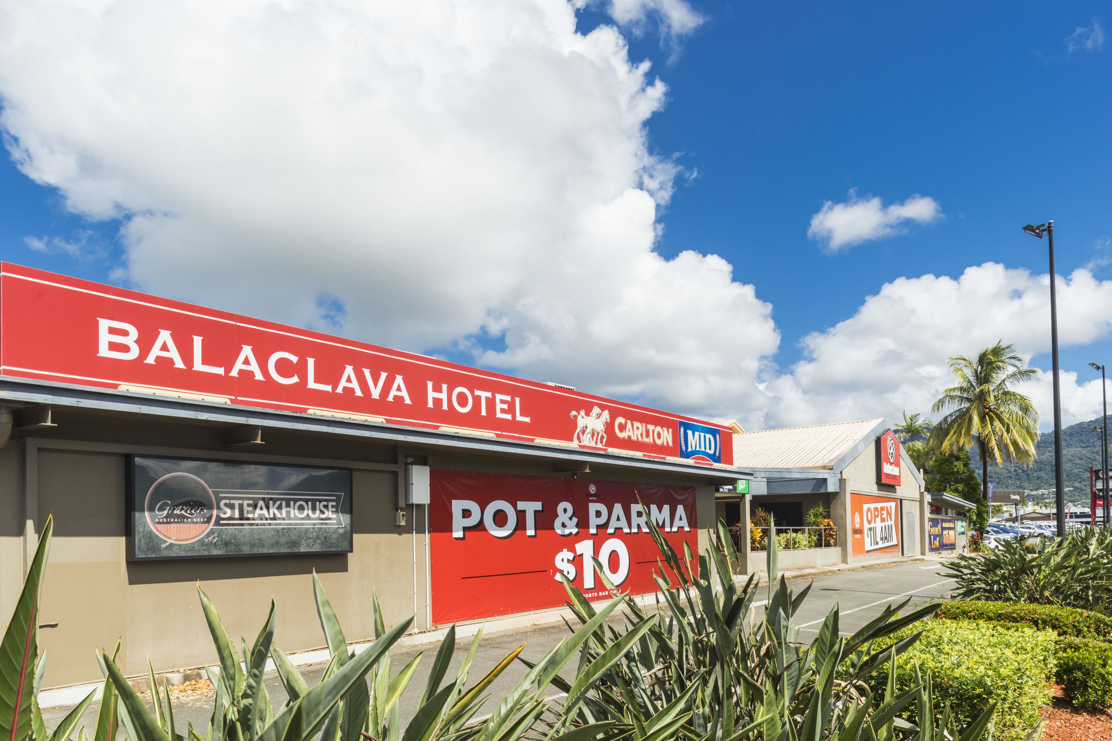 Photo - Nightcap At Balaclava Hotel