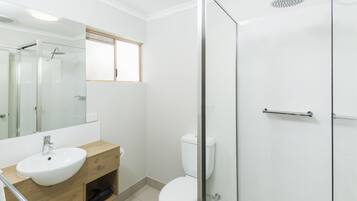 Doccia, soffione a pioggia, set di cortesia gratuito, asciugacapelli