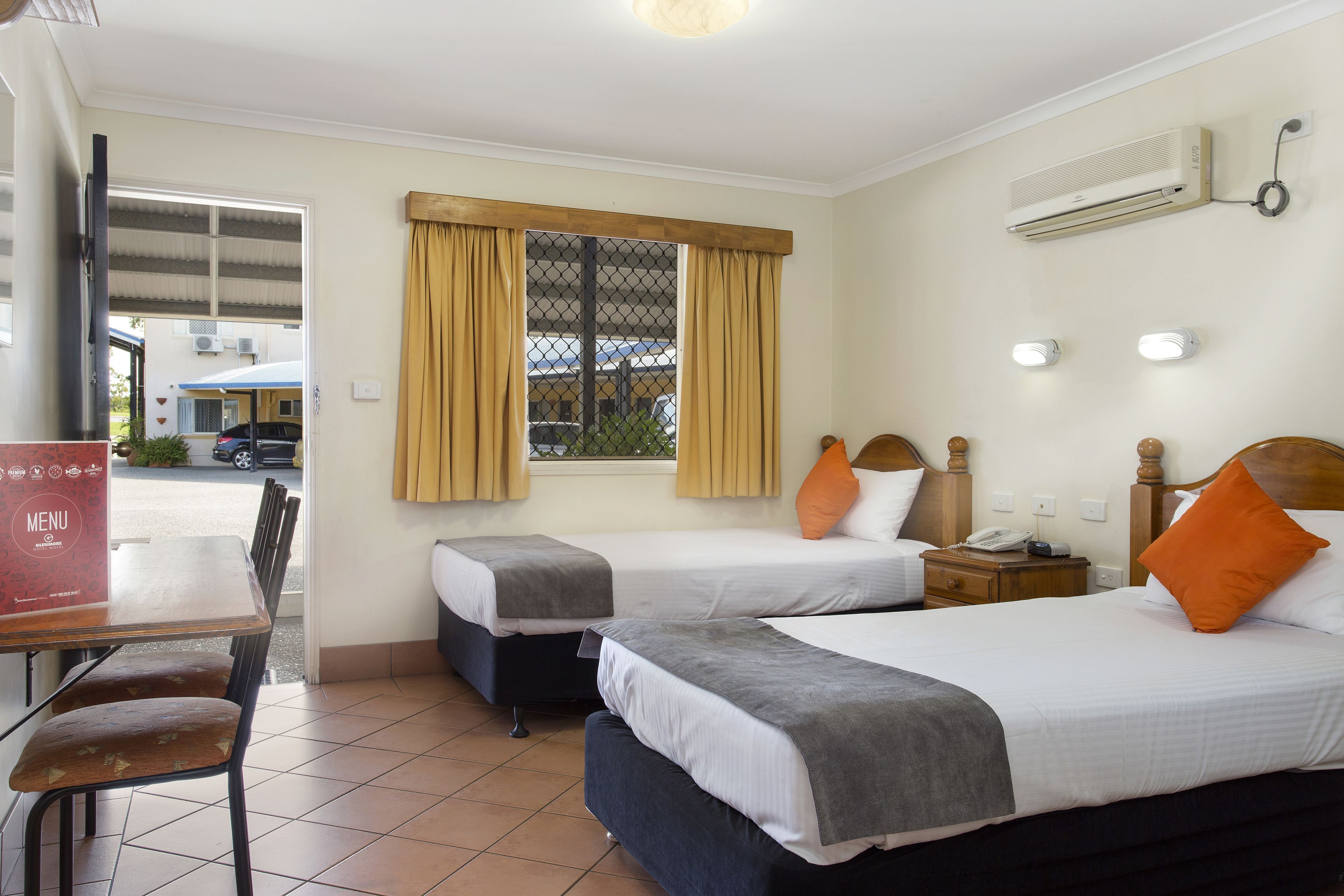 办公桌、熨斗/熨衣板、免费婴儿床、免费 WiFi