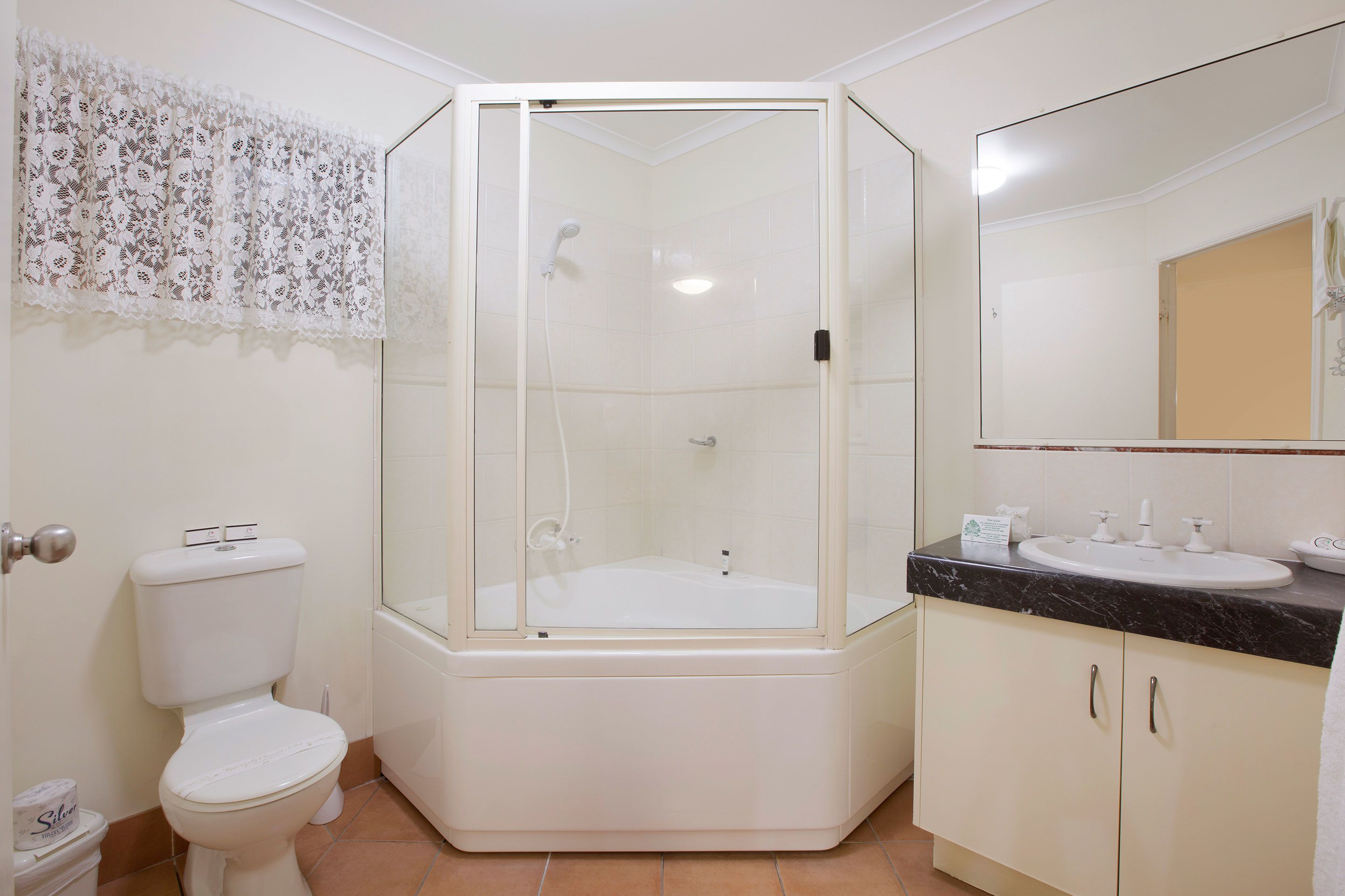 studio queen & single with spa | bathroom | shower, free toiletries, hair dryer, towels
