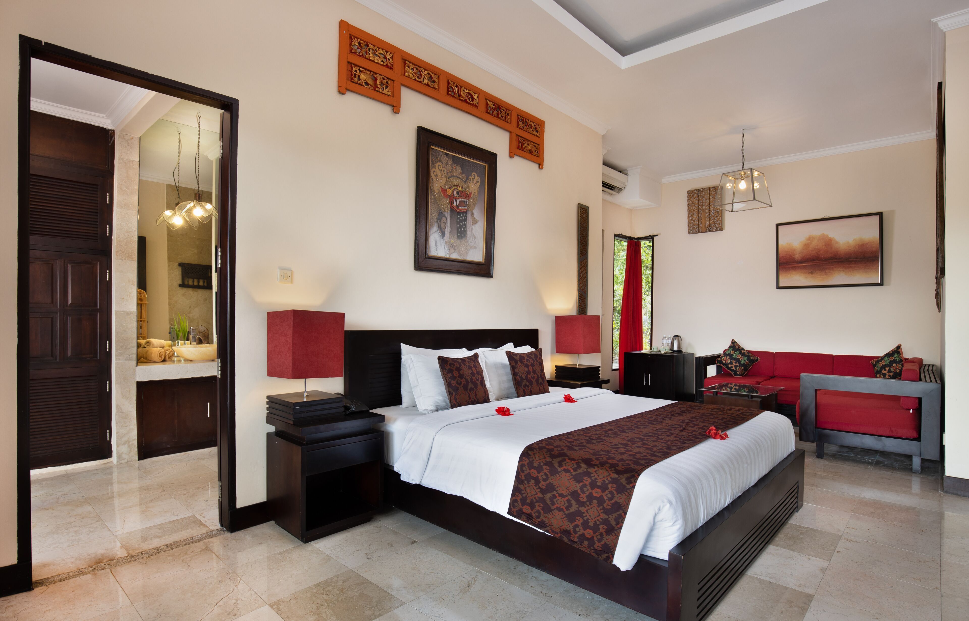 Minibar, desk, free WiFi, bed sheets