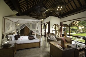 Minibar, escritorio, wifi gratis y ropa de cama 