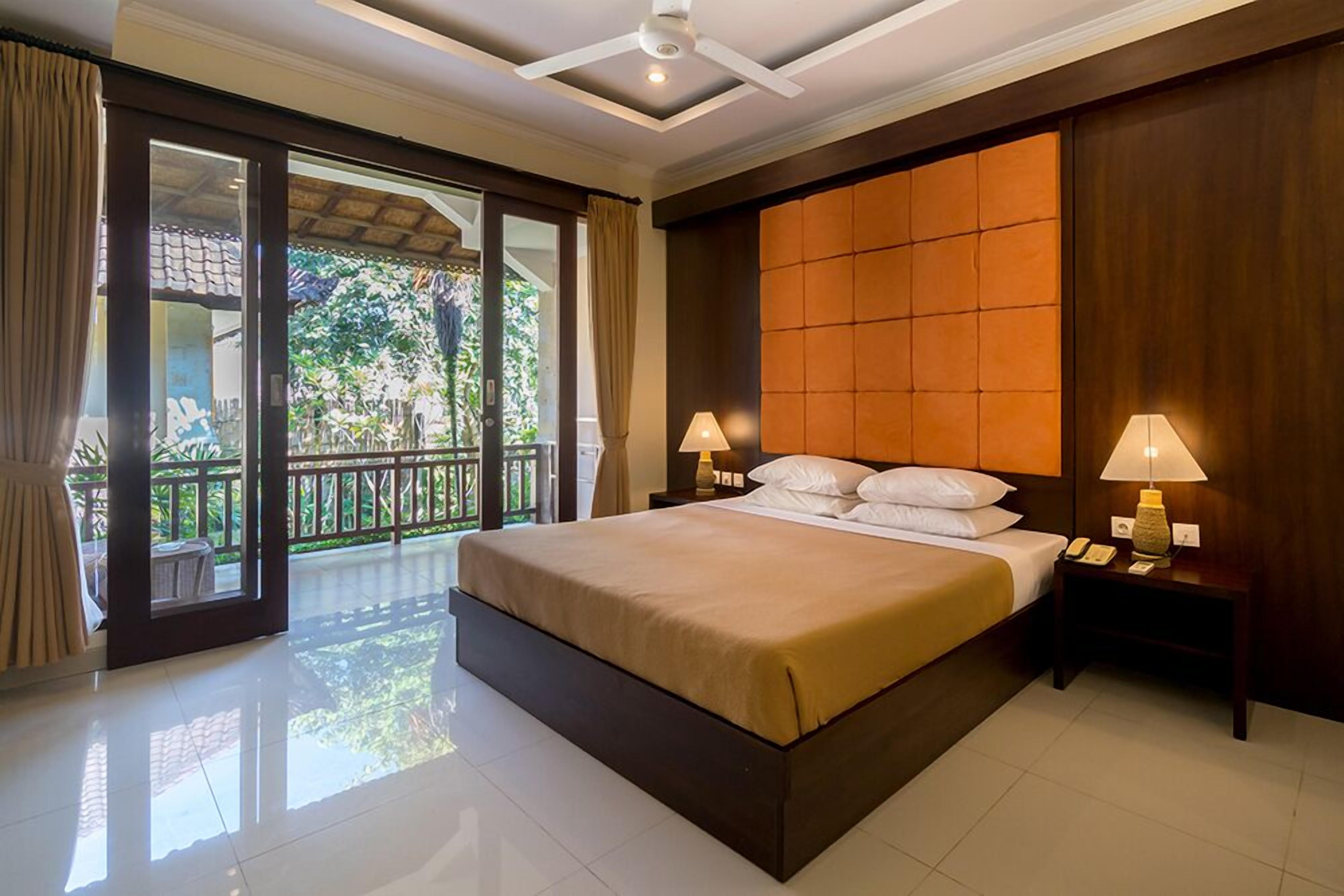 standard double or twin room (with shower) | minibar, desk, free wifi, bed sheets