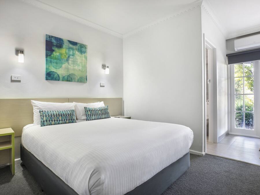 Kamer | Een bureau, een strijkplank/strijkijzer, gratis wifi, beddengoed