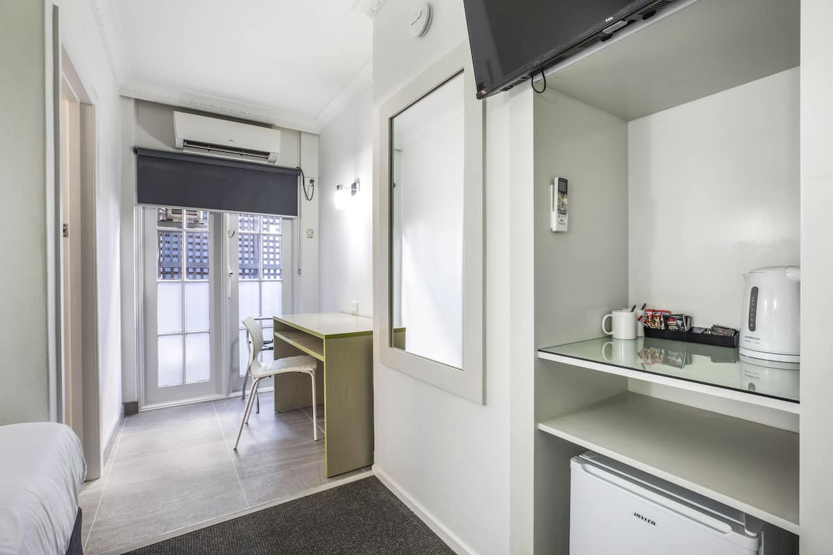 studio twin room | room amenity