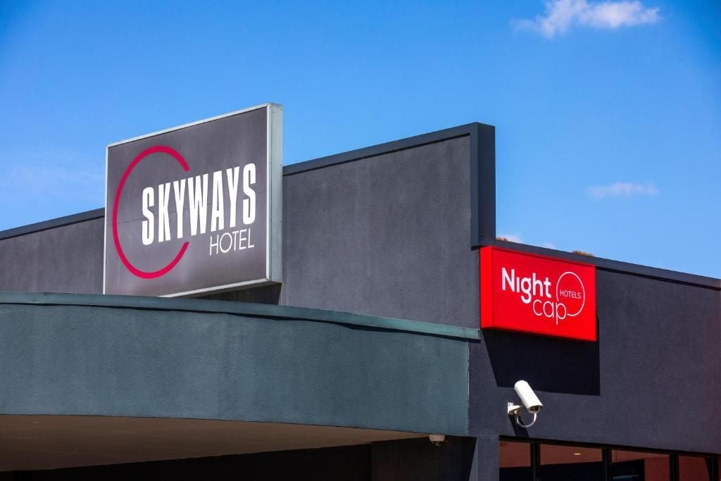 Foto - Nightcap at Skyways Hotel
