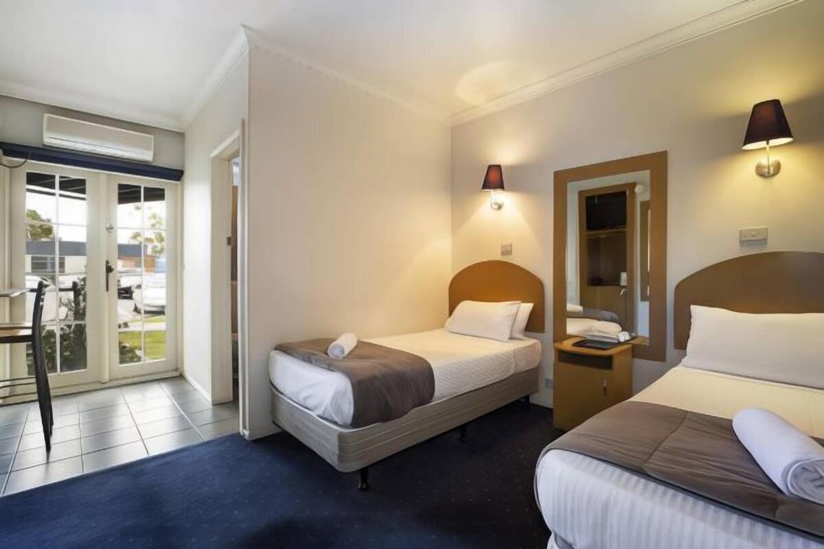Desk, iron/ironing board, WiFi (free), bed sheets