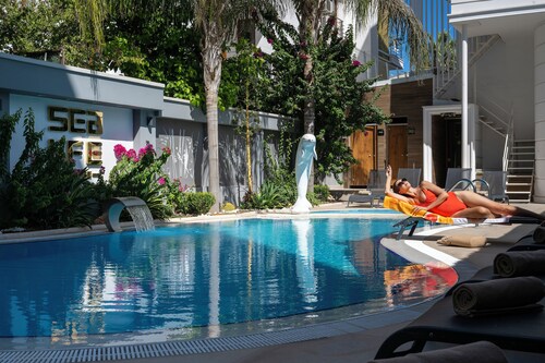 Sealife Lounge Hotel - Adult Only