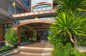 Front of property - Krabi Phetpailin Hotel (Krabi)