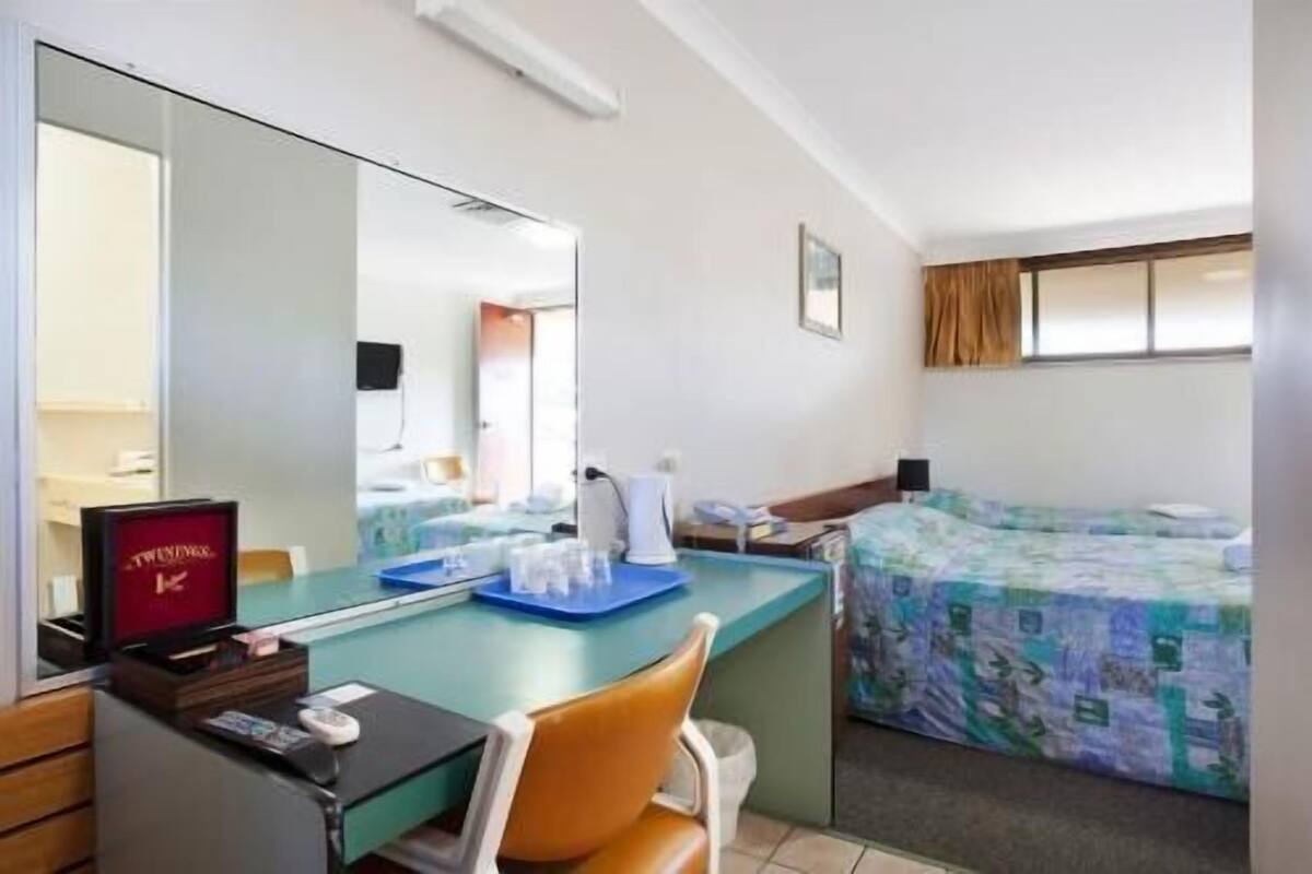 Desk, iron/ironing board, free cots/infant beds, bed sheets