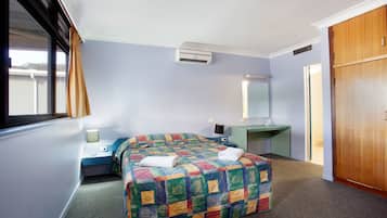 Desk, iron/ironing board, free cots/infant beds, bed sheets