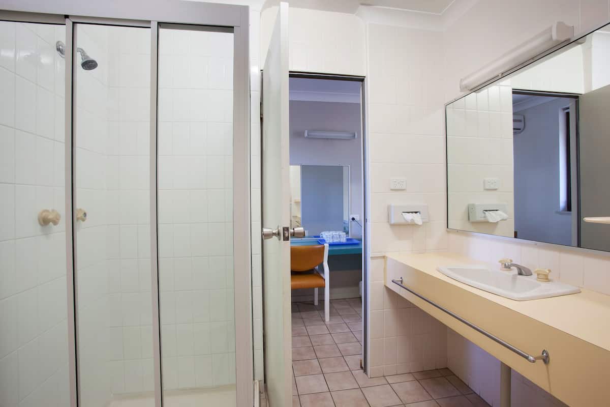 family studio | bathroom | shower, towels