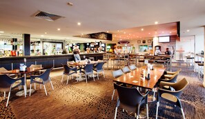 Bar (on property) - Vale Hotel (Aitkenvale)