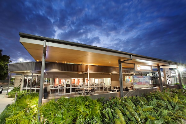 Front of property - Vale Hotel (Aitkenvale)