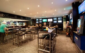 Sports bar - Vale Hotel (Aitkenvale)