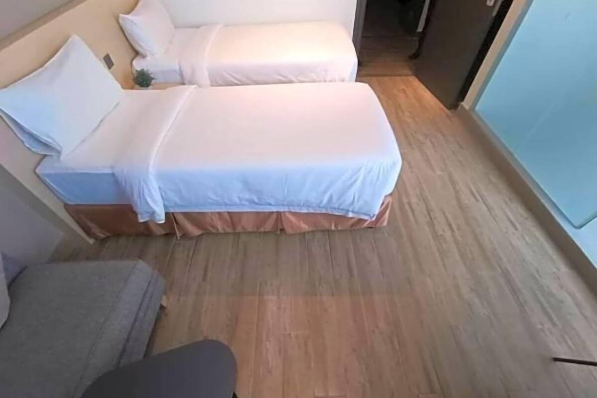 Minibar, in-room safe, desk, free WiFi