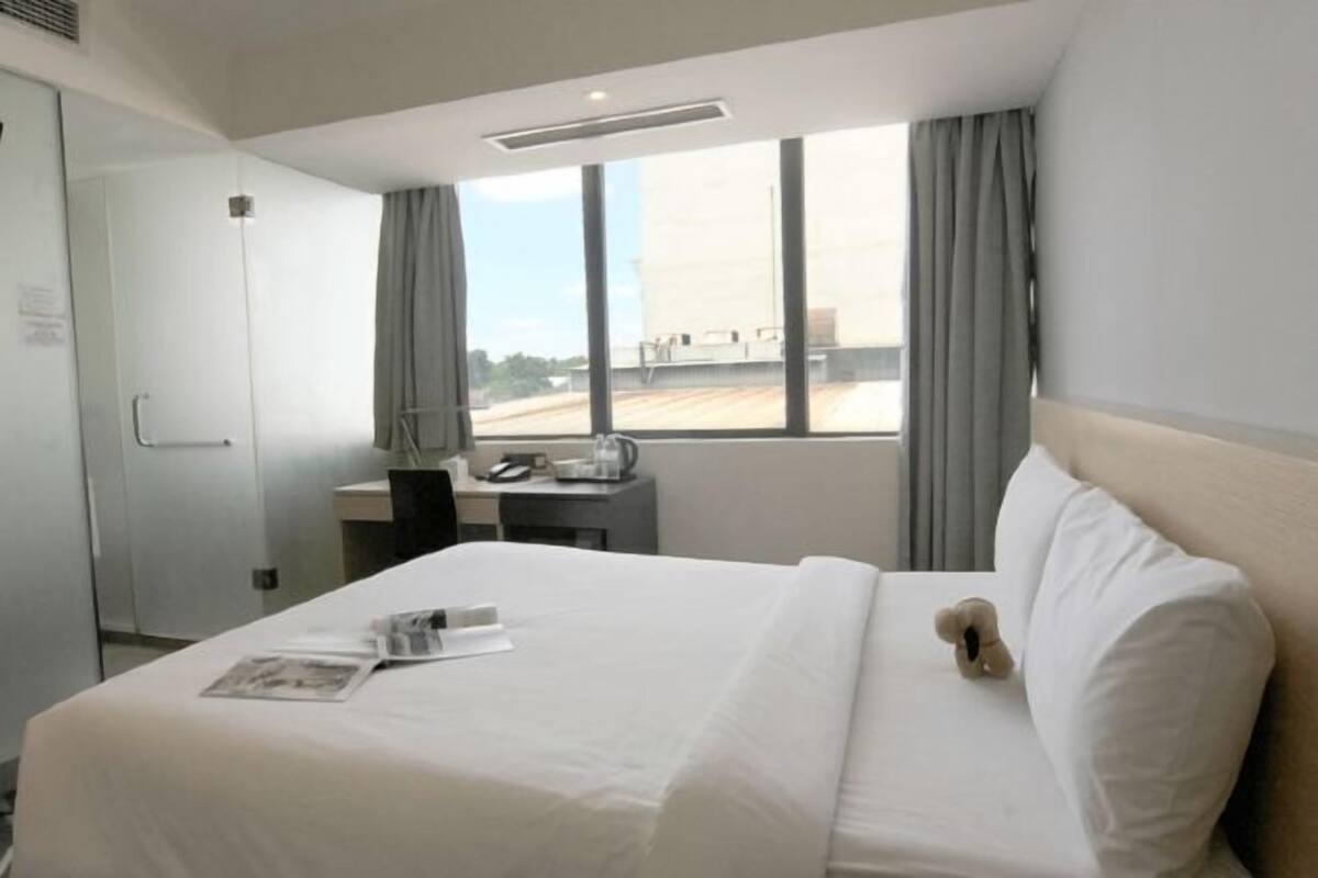 Minibar, in-room safe, desk, free WiFi