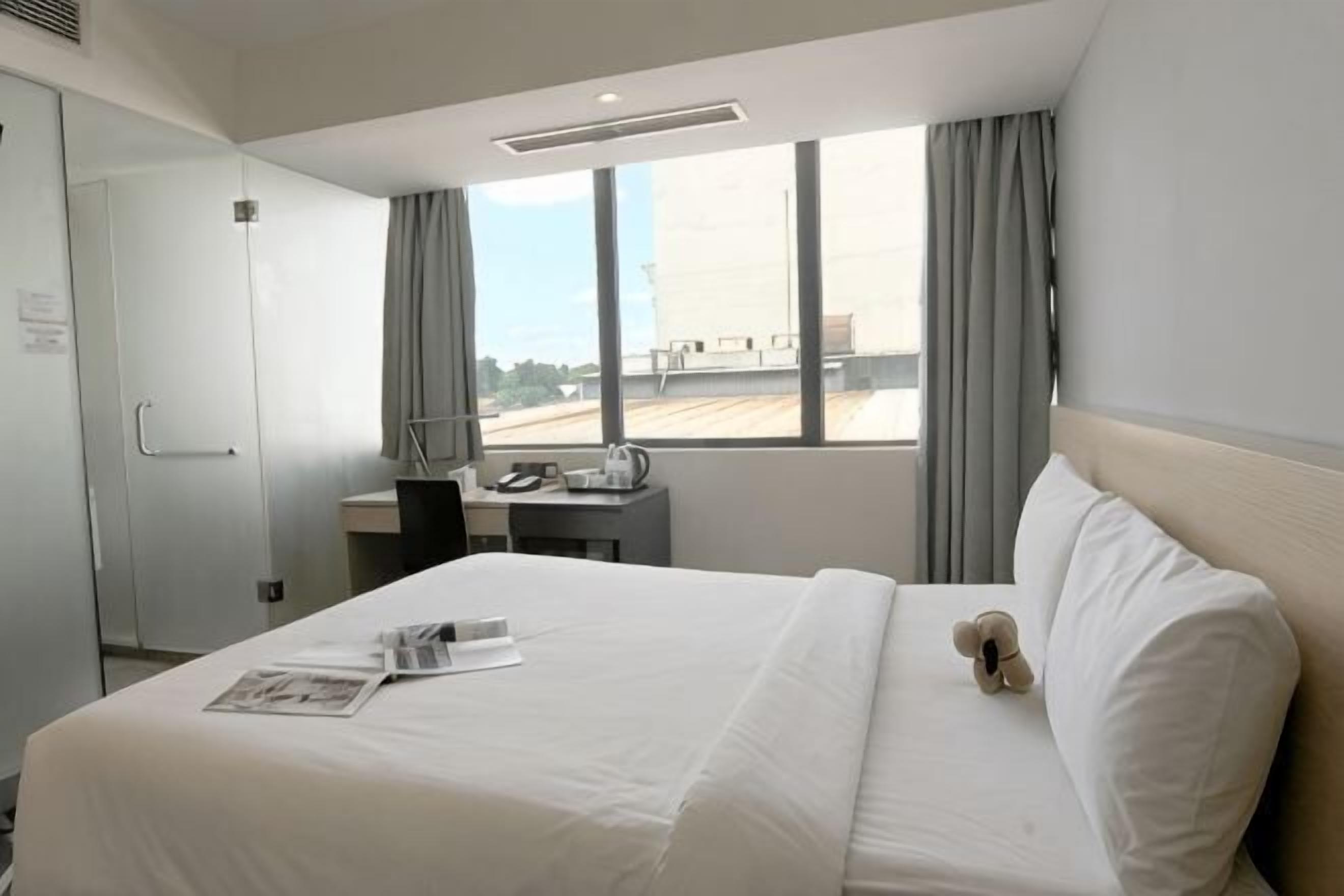 Minibar, in-room safe, desk, free WiFi