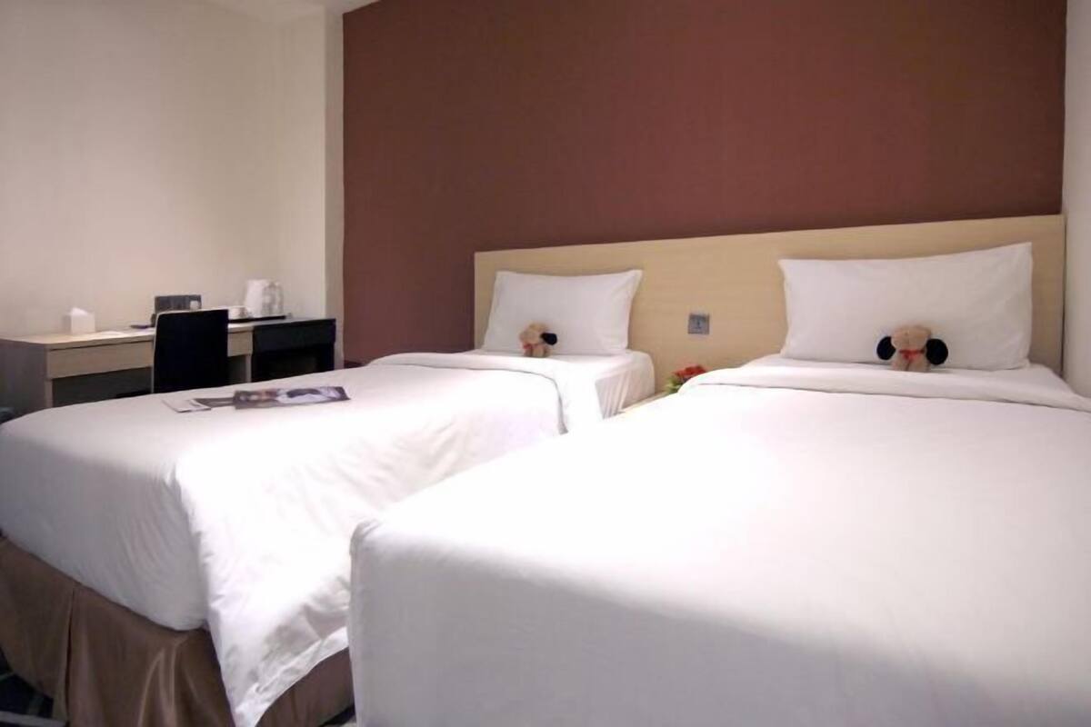 Minibar, in-room safe, desk, free WiFi
