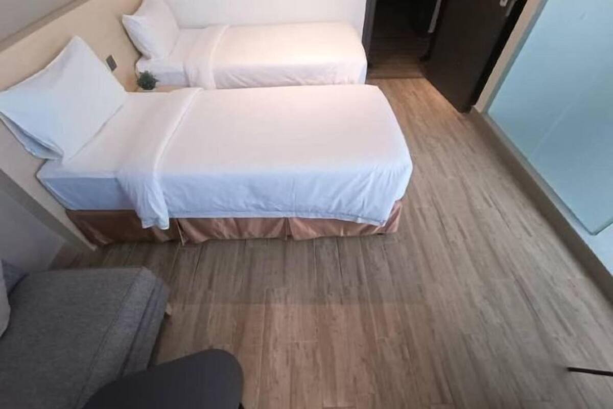 Minibar, in-room safe, desk, free WiFi