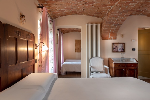 Deluxe Room | Peralatan tempat tidur premium, gebar bulu kapas