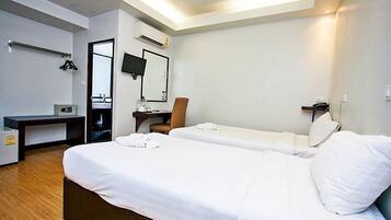 Standard Room | In-room safe, desk, free WiFi, bed sheets