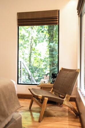 华丽客房, 1 张特大床 | 花园景观